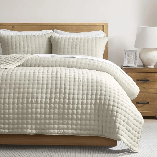King Size Quilt Bedding Set with Pillow Shams, 104x90 Inches